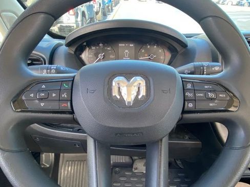 Used 2024 RAM ProMaster 2500 w/ Convenience Group image 19