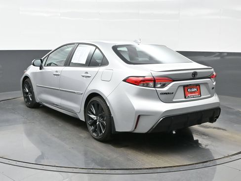 Used 2025 Toyota Corolla SE w/ SE Premium Package image 4