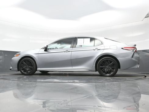Used 2020 Toyota Camry SE FWD image 23