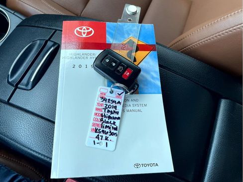 Used 2019 Toyota Highlander Limited Platinum AWD/4WD image 20