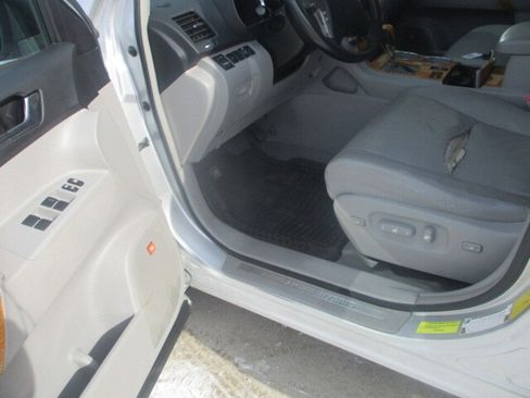 Used 2009 Toyota Highlander Limited image 26