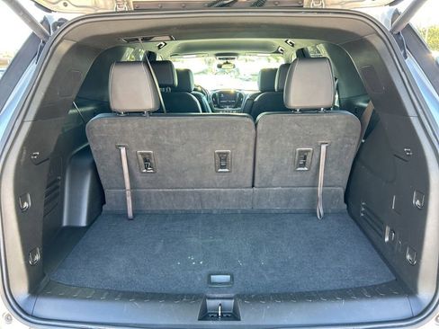 Used 2022 Chevrolet Traverse LT image 46