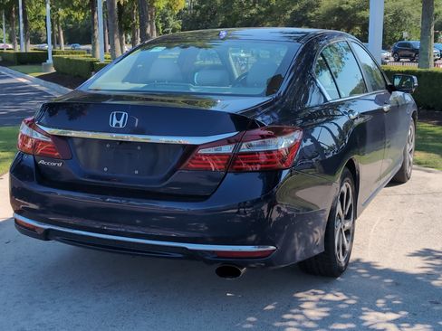 Used 2017 Honda Accord EX image 10