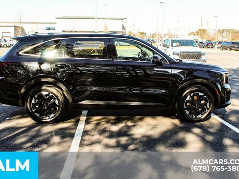 Used 2024 Kia Sorento S image 9