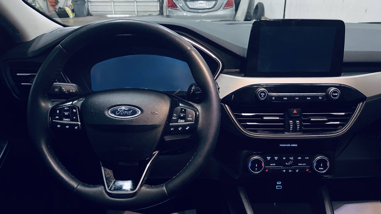 Used 2022 Ford Escape SEL w/ Technology Package FWD image 26