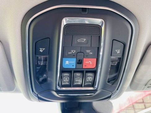 Used 2022 Jeep Grand Cherokee Limited 4xe w/ Luxury Tech Group II AWD/4WD image 33