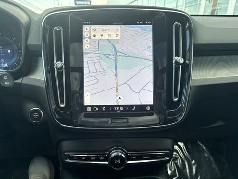 Certified 2025 Volvo XC40 B5 Core AWD/4WD image 23