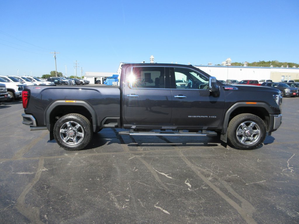 Certified 2025 GMC Sierra 2500 SLT w/ SLT Premium Package AWD/4WD image 4