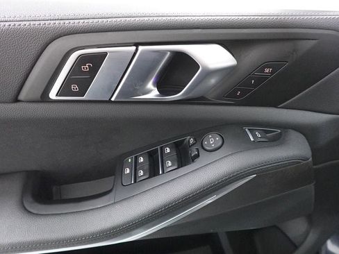 Used 2022 BMW X5 xDrive40i w/ Parking Assistance Package image 9