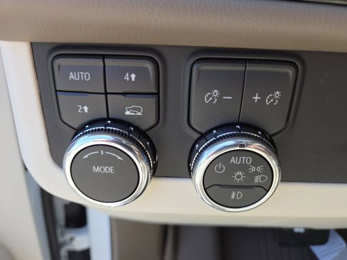 New 2026 GMC Yukon Denali w/ Sun & Power Step Package image 6