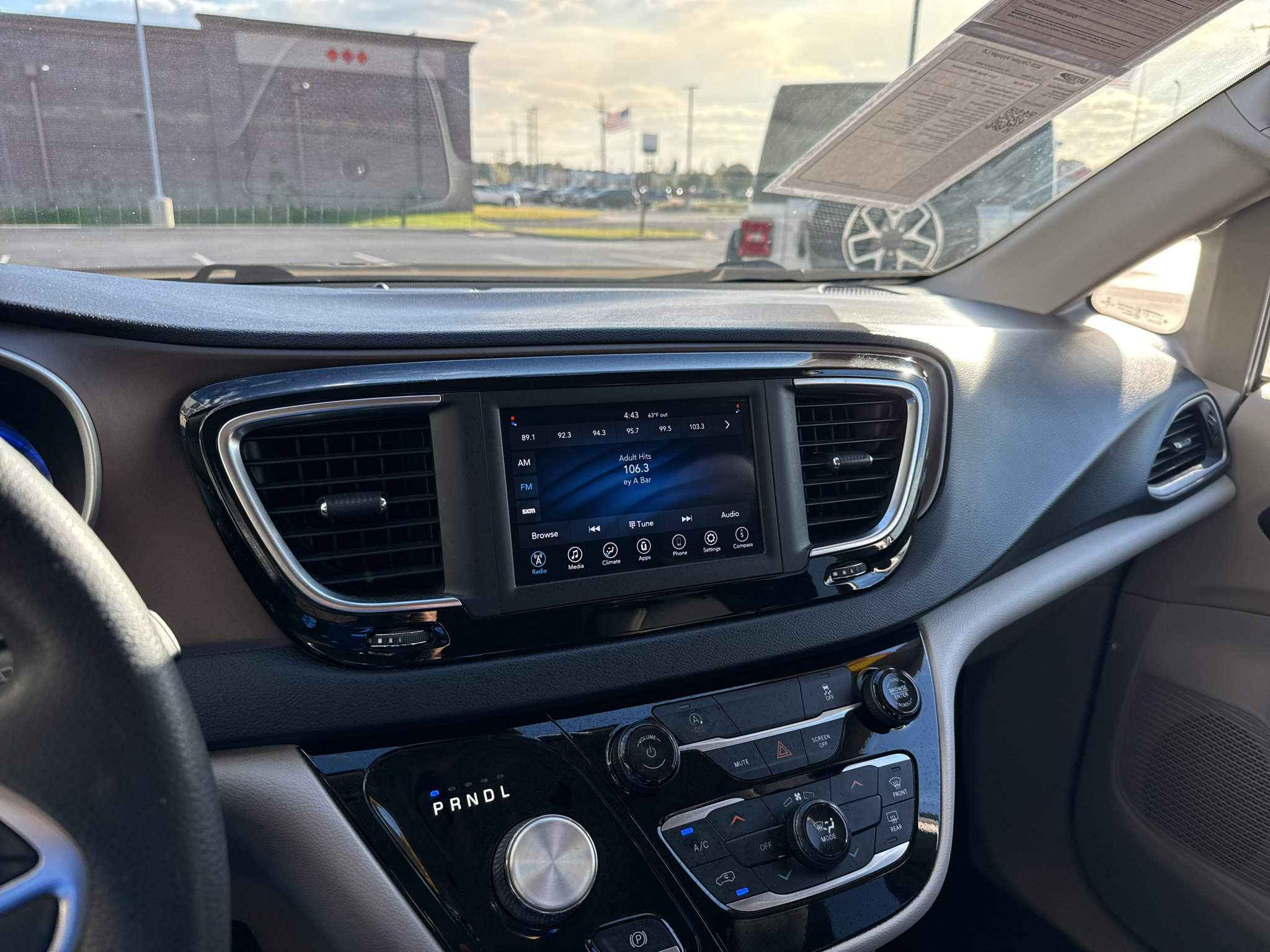 Used 2020 Chrysler Voyager Lxi FWD image 22