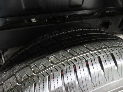 Used 2025 GMC Sierra 1500 Elevation image 32