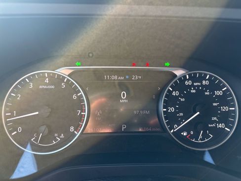 Used 2024 Nissan Pathfinder S image 17