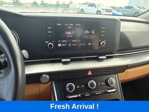 Used 2024 Kia Carnival LX FWD image 8