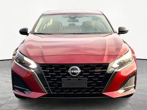 Used 2023 Nissan Altima 2.5 SR w/ SR Premium Package image 2