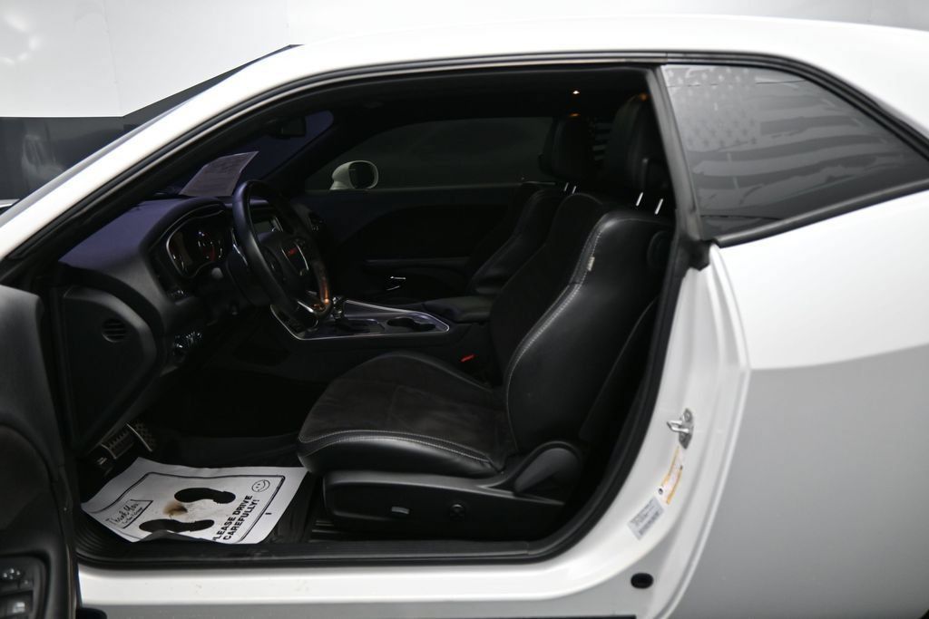 Used 2016 Dodge Challenger SRT Hellcat RWD image 9