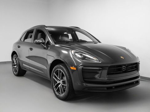 Certified 2025 Porsche Macan image 10