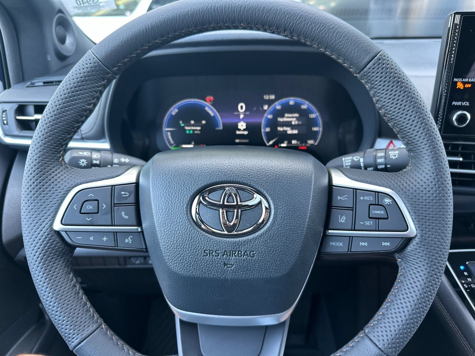 Used 2026 Toyota Sienna Limited FWD image 25