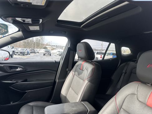 Certified 2025 Chevrolet Trax RS w/ Sunroof Package image 7