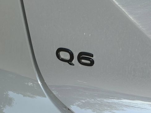 Used 2025 Audi Q6 e-tron Premium Plus w/ Premium Plus AWD/4WD image 30