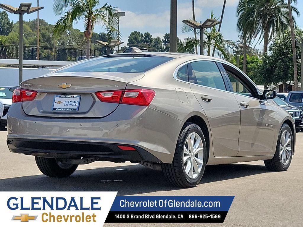 Used 2025 Chevrolet Malibu LT FWD image 3