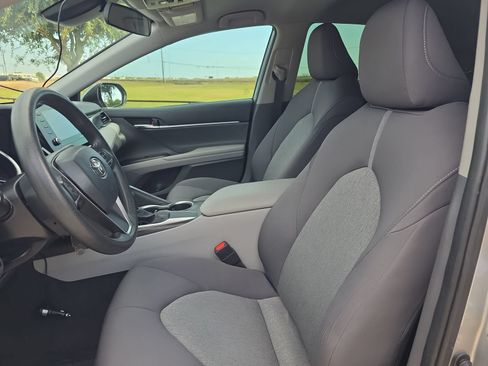 Used 2021 Toyota Camry LE FWD image 12