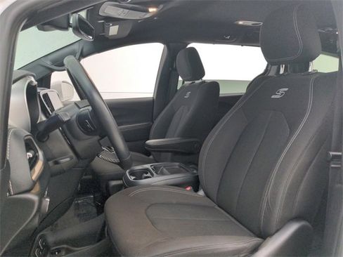 Used 2021 Chrysler Pacifica Touring w/ S Appearance Package image 26