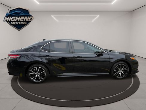 Used 2019 Toyota Camry SE image 8