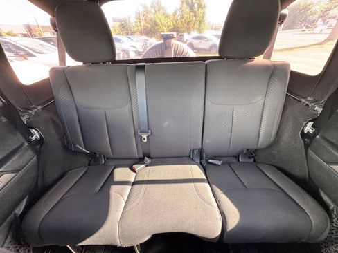 Used 2018 Jeep Wrangler Unlimited Sport S AWD/4WD image 19