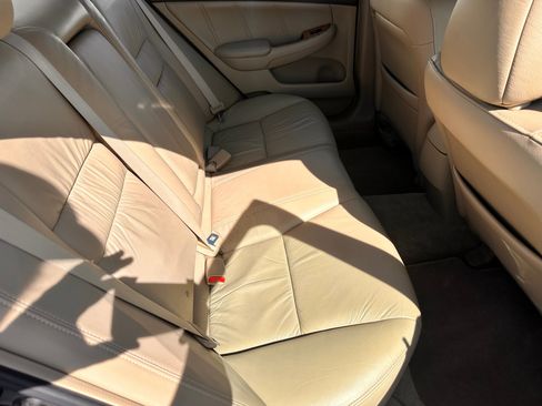 Used 2005 Honda Accord EX image 8
