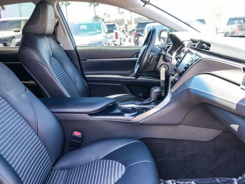 Used 2018 Toyota Camry SE FWD image 16