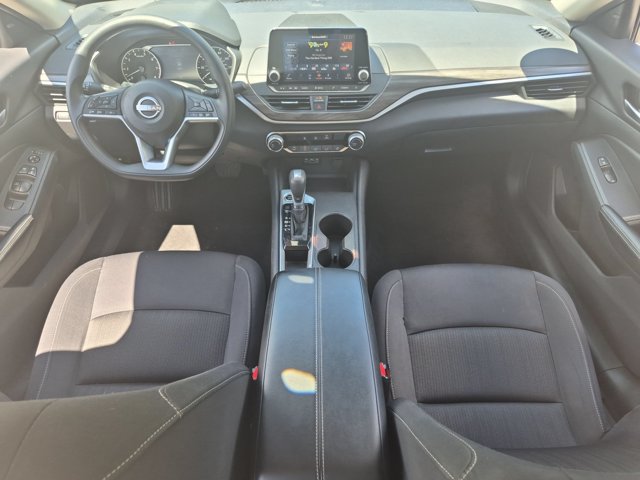 Used 2025 Nissan Altima 2.5 SV FWD image 25
