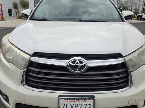 Used 2015 Toyota Highlander Plus FWD image 1