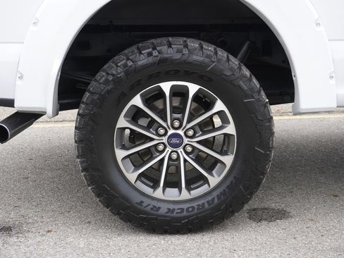Used 2018 Ford F150 XLT w/ Equipment Group 302A Luxury AWD/4WD image 12