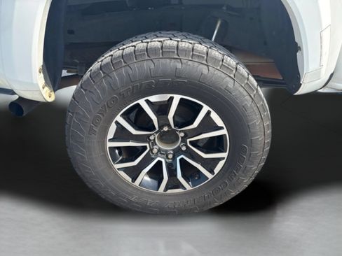 Used 2020 Toyota Tacoma TRD Sport AWD/4WD image 40