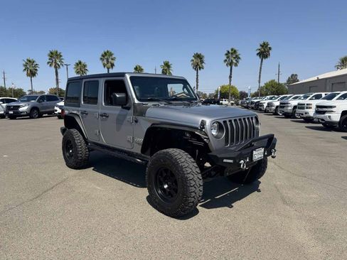Used 2018 Jeep Wrangler Unlimited Sport S AWD/4WD image 2