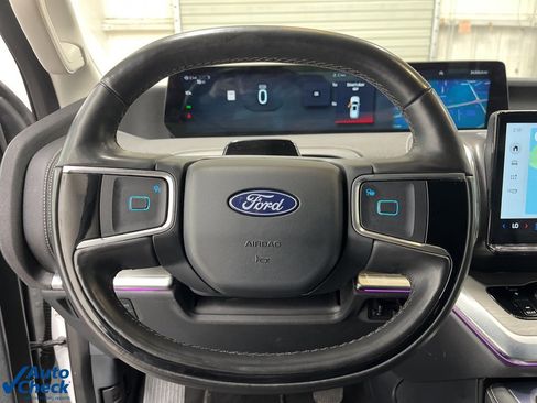 Used 2025 Ford Expedition Platinum image 19