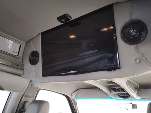 Used 2017 Chevrolet Express 2500 image 30