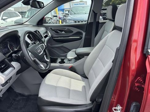 Used 2023 GMC Terrain SLE w/ Driver Convenience Package image 13