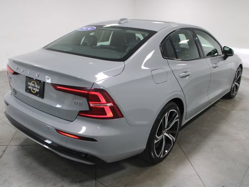 Used 2024 Volvo S60 B5 Core FWD image 9