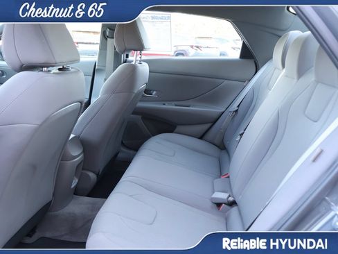 Certified 2024 Hyundai Elantra SE FWD image 17