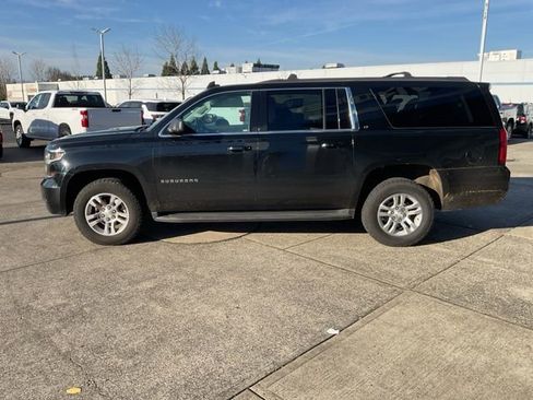 Used 2019 Chevrolet Suburban LT image 5