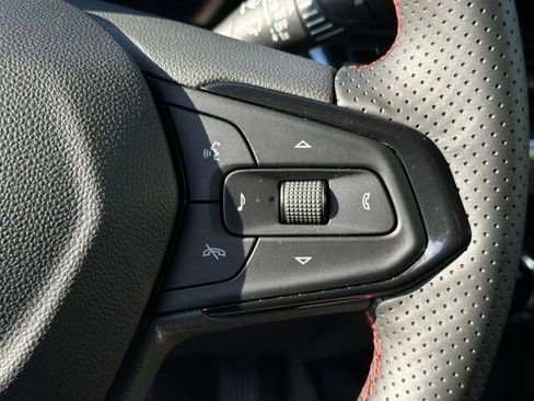 Used 2025 Chevrolet Trax RS image 24