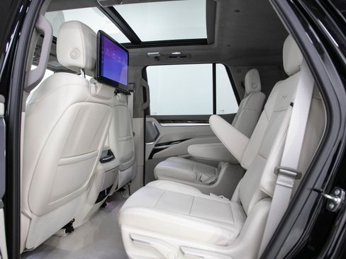 Used 2026 Cadillac Escalade Platinum Sport w/ LPO, ONYX Package AWD/4WD image 16