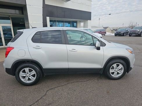 Used 2022 Chevrolet Trax LS w/ Tint and Cruise Package image 28