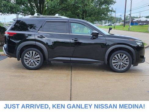 Certified 2025 Nissan Pathfinder SL w/ SL Premium Package AWD/4WD image 2