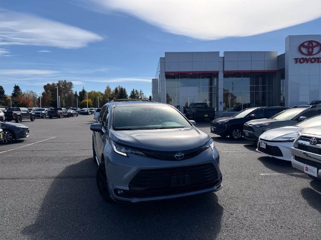 Used 2025 Toyota Sienna XLE Woodland Edition AWD/4WD image 1
