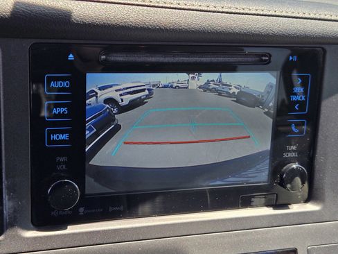 Used 2017 Toyota Sienna FWD image 18