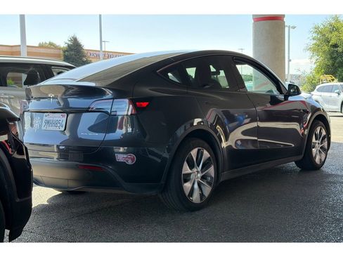 Used 2024 Tesla Model Y Long Range image 5
