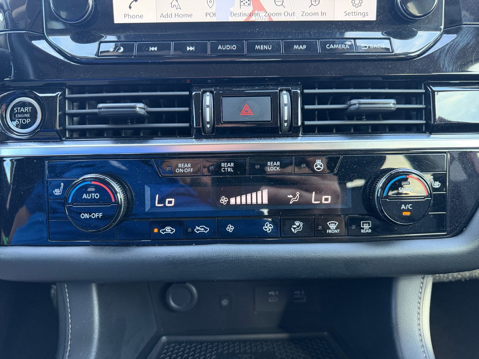 Used 2023 Nissan Pathfinder SL w/ Lighting Package (N92) FWD image 25